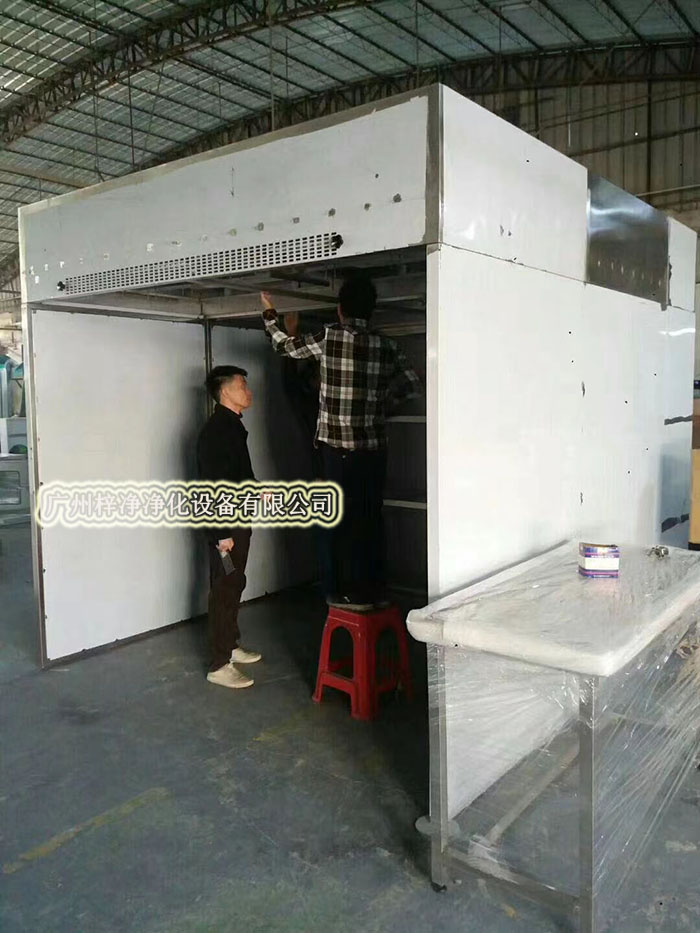 負(fù)壓稱量房又稱作負(fù)壓稱量間、負(fù)壓稱量室、負(fù)壓稱量罩或負(fù)壓稱量單元